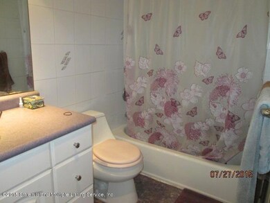 491 Willow Rd E unit 2, Staten Island, NY 10314 - photo 4