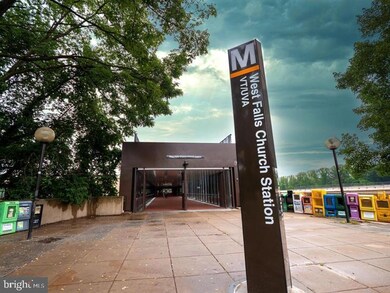 2116 Reynolds St, Falls Church, VA 22043 - photo 3