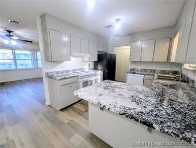 121 W Jefferson Place, Broken Arrow, OK 74011 - photo 5