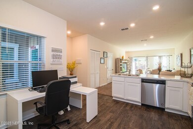 330 Aralia Ln, Jacksonville, FL 32216 - photo 6