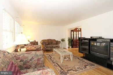 5426 Amberwood Ln, Rockville, MD 20853 - photo 4