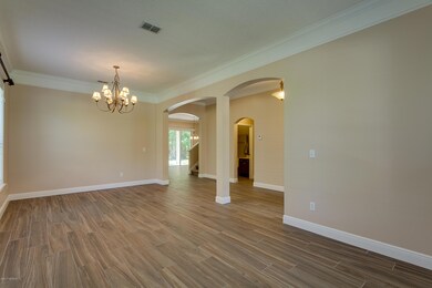 06 Living Room - Dining Room