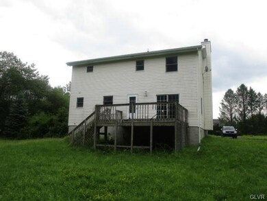 487 Rainbow Dr, Stroudsburg, PA 18360 - photo 3