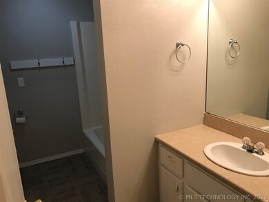 714 Mcclellan Ave, Claremore, OK 74017 - photo 7