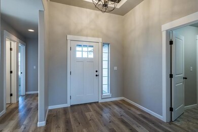 987 Stonewater Dr, Eagle Point, OR 97524 - photo 4