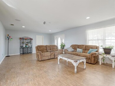 319 Campbell Ln, Springtown, TX 76082 - photo 5