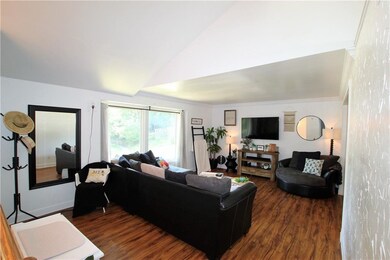 3730 Skyline Dr, Des Moines, IA 50310 - photo 4