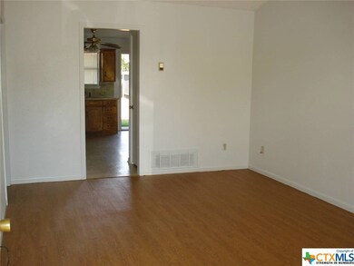 307 Horseshoe Dr unit B, Copperas Cove, TX 76522 - photo 2