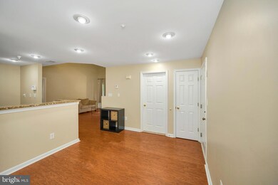 1067 Gardenview Loop unit 302, Woodbridge, VA 22191 - photo 6