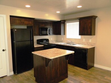 1652 W-kitchen