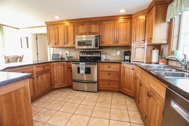 82 Newton Rd, Plaistow, NH 03865 - photo 3