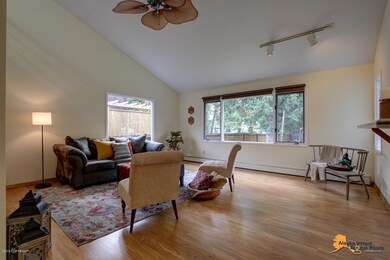 Vaulted, airy living room