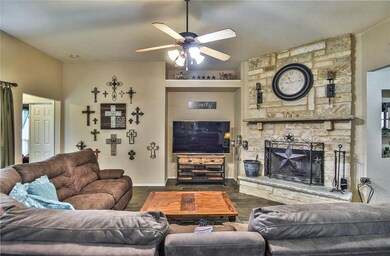 3019 Stroll Dr, Granbury, TX 76049 - photo 3