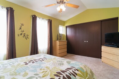 708 Hidden Creek Ln unit 414, North Aurora, IL 60542 - photo 3