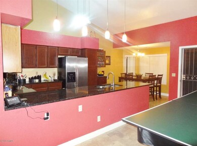 04 - Newly remodeled kitchen, eat-in din