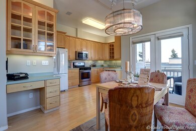 Open & airy dining & kitchen