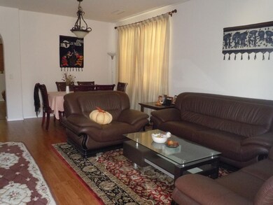 Caroline-Living room