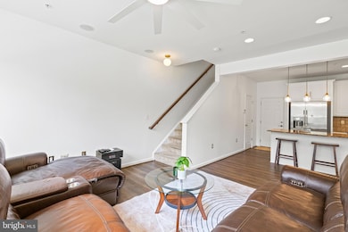 14842 Mason Creek Cir, Leesylvania, VA 22191 - photo 5