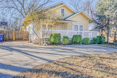 736 E Boyd