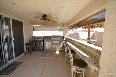 Outdoor kitchen, bar & grill
