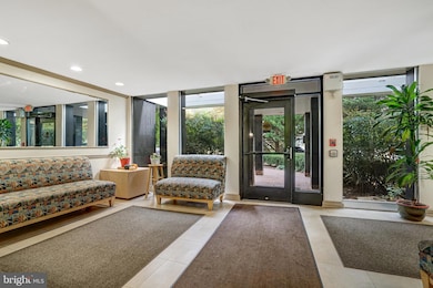 Stratton House unit 212, Arlington, VA 22204 - photo 2