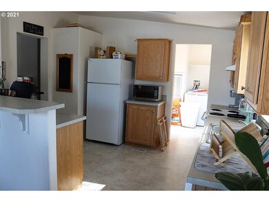 709 Railroad Ave, Prairie City, OR 97869 - photo 4