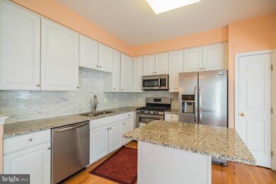 13503 Avonmore Dr, Herndon, VA 20171 - photo 4
