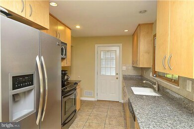 8933 Falling Creek Ct, Annandale, VA 22003 - photo 4