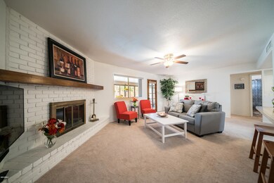 Family Room w Fireplace