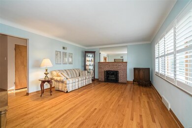 Spacious and Bright entry room and Front room