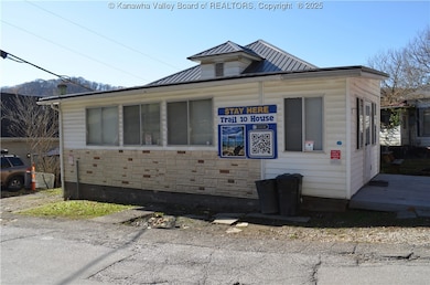 301 W 4th St, Williamson, WV 25661 - photo 2