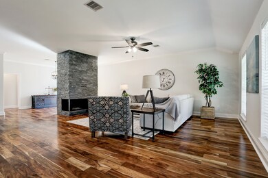 4016 Spring Grove Ct, Pearland, TX 77584 - photo 4