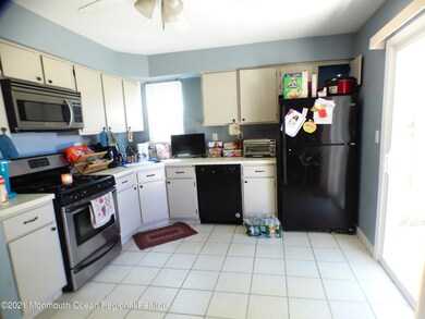 1 Alameda Ct, Eatontown, NJ 07724 - photo 4