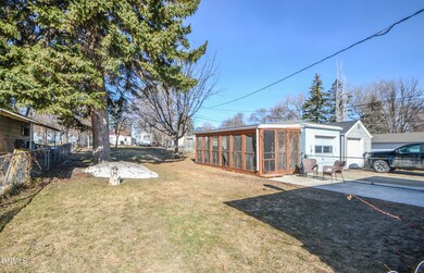 Garage/Screened-in Porch
