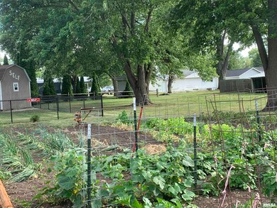 372 E Broadway St, Virginia, IL 62691 - photo 5