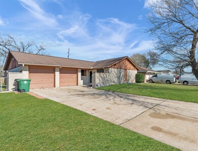 7710 Battlepine Dr, Houston, TX 77040 - photo 2