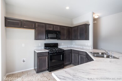 8301 E Reno St, Broken Arrow, OK 74014 - photo 4