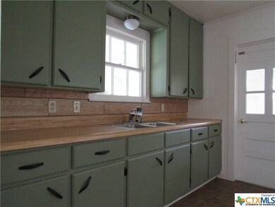 972 & 970 E Weinert, Seguin, TX 78155 - photo 6