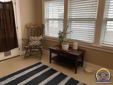 1434 SW Oakley Ave, Topeka, KS 66604 - photo 5