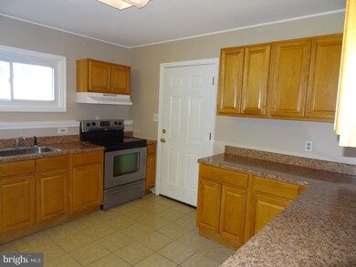 43 Spinythorn Rd, Levittown, PA 19056 - photo 3