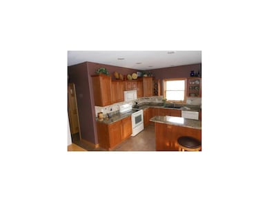 Kitchen. Extra lighting, marble tops, built in win