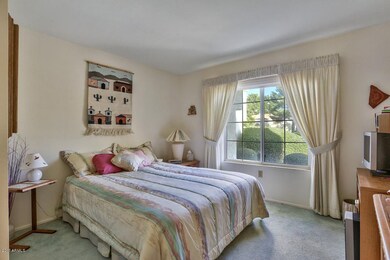 14019-W-Ravenswood-Ct-31