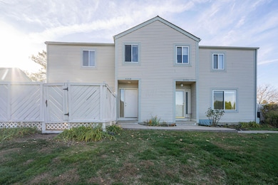 5268 Captains Ct, Columbus, OH 43220 - photo 2