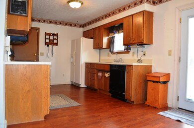 e eat in kitchen