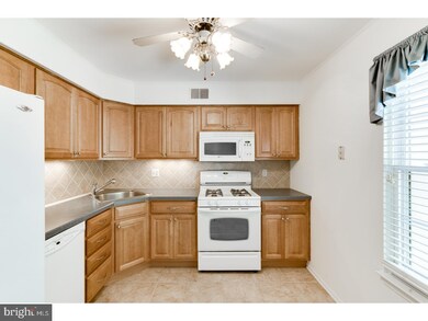 28 Tynemouth Ct, Trenton, NJ 08691 - photo 3