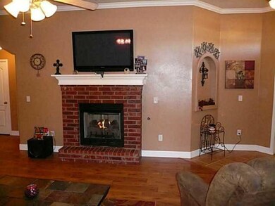 Living Room. GAS LOG FIREPLACE