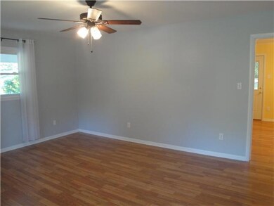 961 Emerson St, Manchester, TN 37355 - photo 4