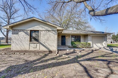 548 Lakeshore Dr, Ennis, TX 75119 - photo 5