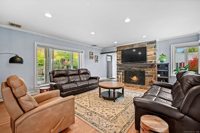 75 Roosevelt Dr, Trumbull, CT 06611 - photo 4