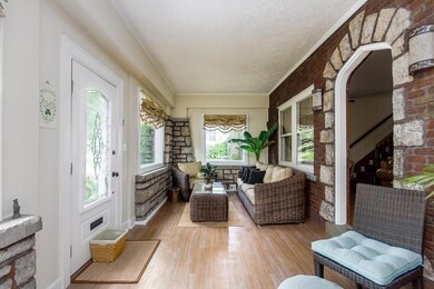 Entry/Enclosed Front Porch